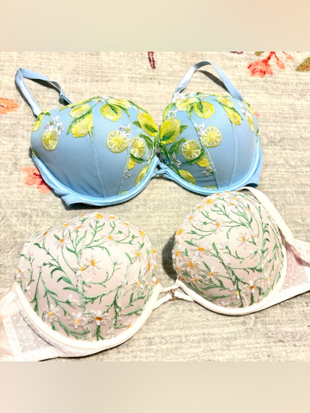 Two piece set- Victoria’s Secret Dream Angels push-up bras embroidered size 34D